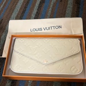 LIMITED DEAL! HEADING TO THE POST OFFICE!!LV Frenchie Pochette 3-piece Bag